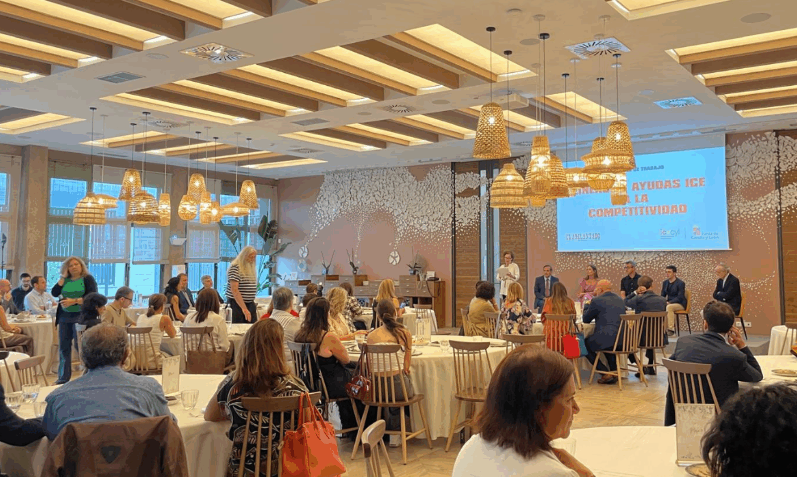 Zibá reune a setenta empresarios de la provincia en un desayuno de trabajo organizado por El Adelantado